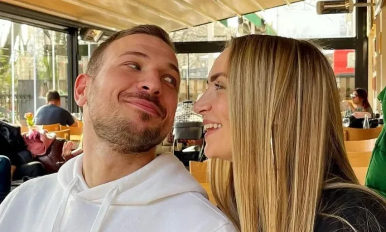 Prepoznajete li ovog slatkiša? Tada još nije slutio kojom će se titulom okititi, kao ni da će se za njega boriti horda ljepotica
