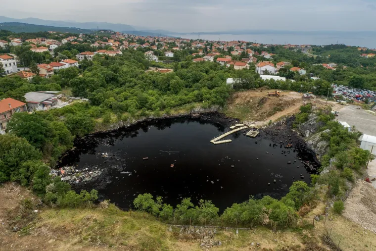 U ovu hrvatsku crnu jamu odlagao se opasni otpad 34 godine: U neposrednoj je blizini obiteljskih kuća