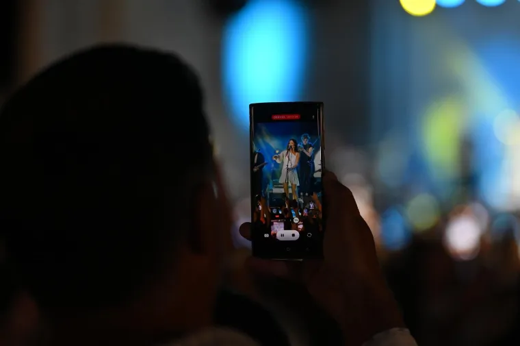 Kakav &scaron;ou Severine u Makarskoj! Energijom je odu&scaron;evila sve prisutne, a nije odmogla ni mala bijela haljinica