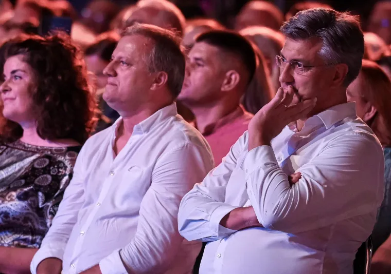 Velikim koncertom obilježeno 30 godina od smrti zadarskog pjevača i skladatelja Tomislava Ivčića, a tamo se ukazao i Plenković
