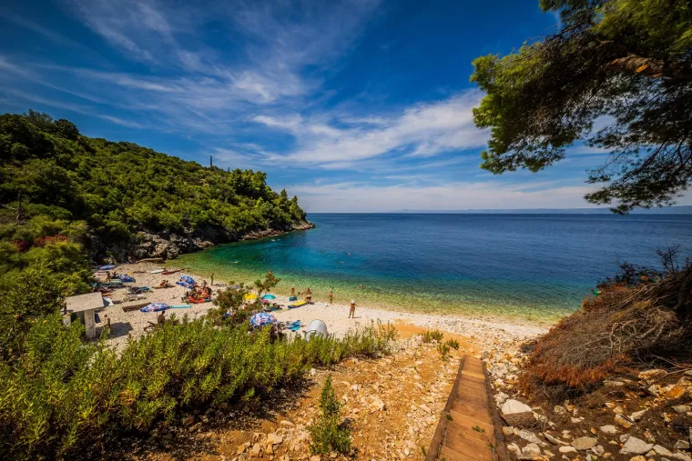 Hrvatski biser koji se isplati posjetiti: Na plaži nema tuševa, nema kafića, nema zapravo ničega osim kristalno čistog mora