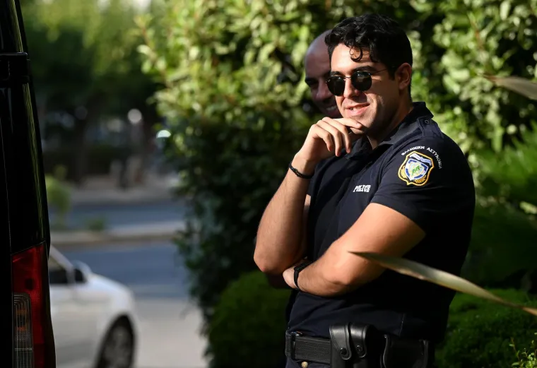 Dinamo stigao u Atenu, hotel pod 'opsadom': &Scaron;utalo potezom u avionu postao miljenik Bad Blue Boysa