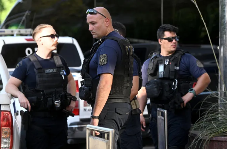 Dinamo stigao u Atenu, hotel pod 'opsadom': &Scaron;utalo potezom u avionu postao miljenik Bad Blue Boysa