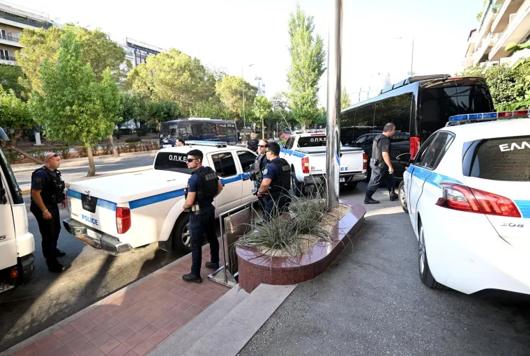 Dinamo stigao u Atenu, hotel pod 'opsadom': &Scaron;utalo potezom u avionu postao miljenik Bad Blue Boysa