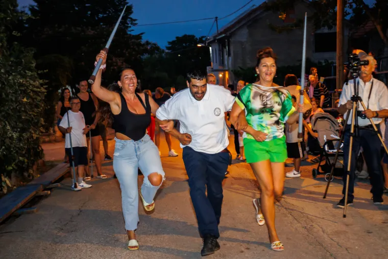 U sridu pogađali djeca i žene: Najbrži i najtočniji dječak Antun, među ženama na alci slavila Ana