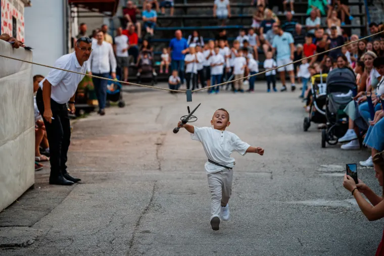 U sridu pogađali djeca i žene: Najbrži i najtočniji dječak Antun, među ženama na alci slavila Ana