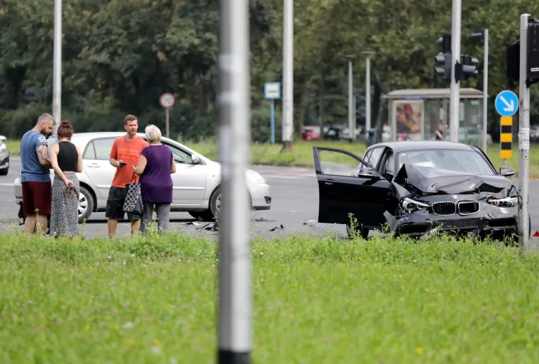 Sudarilo se nekoliko auta u Zagrebu: Pogledajte u kakvom je stanju BMW