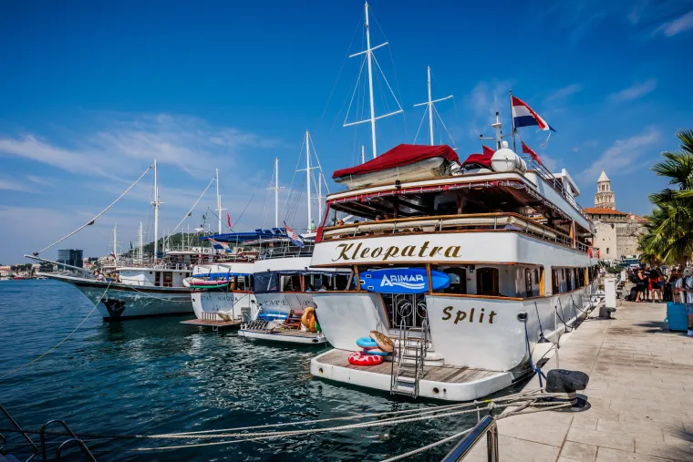 Split pun k'o &scaron;ipak! Krkljanac prema trajektnoj luci, turistima ni zvizdan ne smeta!