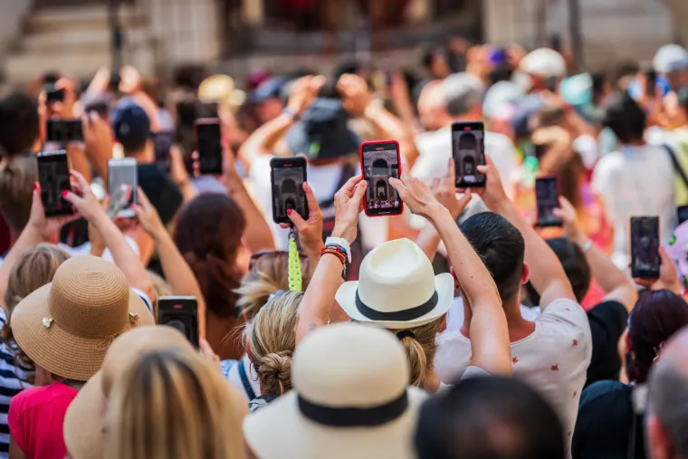 Split pun k'o &scaron;ipak! Krkljanac prema trajektnoj luci, turistima ni zvizdan ne smeta!