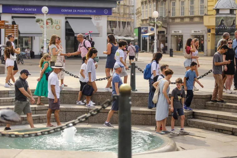 Zagrebačka špica ni ove subote nije zakazala: Lijepa plavuša svojim stajlingom krala pažnju i mamila poglede