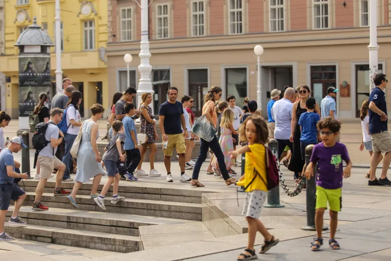 Zagrebačka špica ni ove subote nije zakazala: Lijepa plavuša svojim stajlingom krala pažnju i mamila poglede