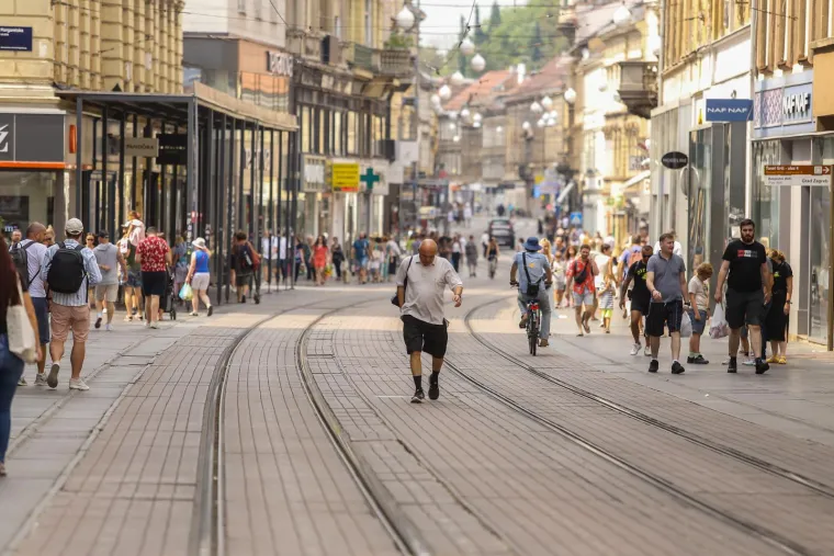 Zagrebačka špica ni ove subote nije zakazala: Lijepa plavuša svojim stajlingom krala pažnju i mamila poglede