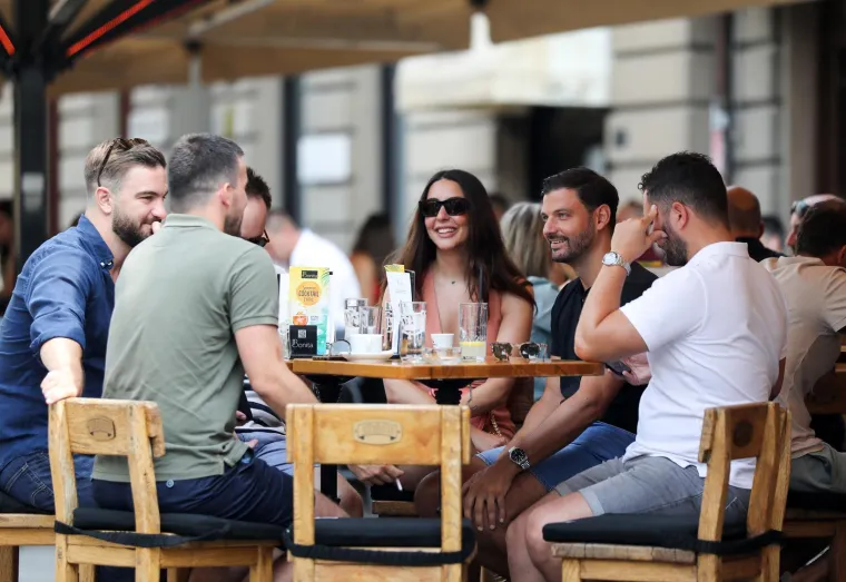 Zagrebačka &scaron;pica ni ove subote nije zakazala: Lijepa plavu&scaron;a svojim stajlingom krala pažnju i mamila poglede