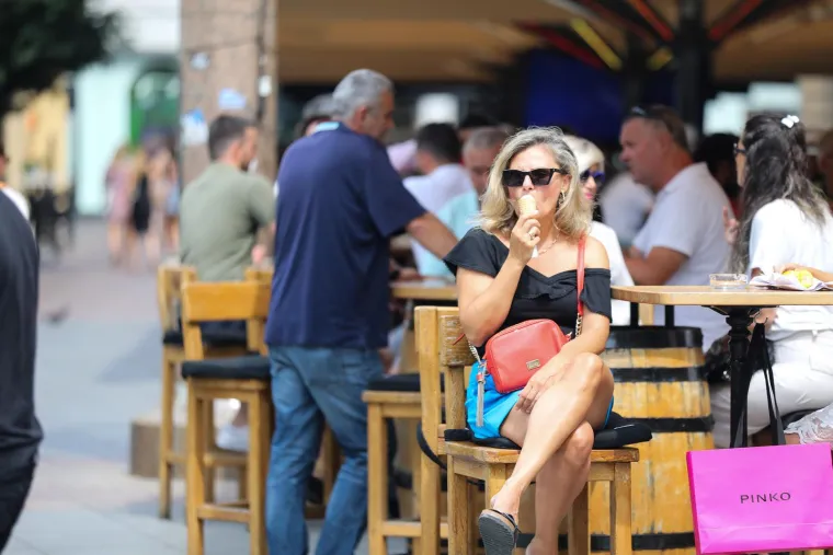 Zagrebačka &scaron;pica ni ove subote nije zakazala: Lijepa plavu&scaron;a svojim stajlingom krala pažnju i mamila poglede