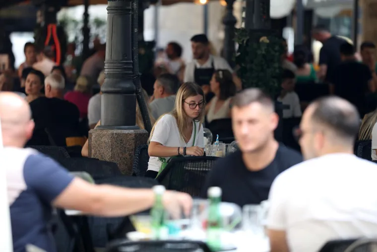 Zagrebačka &scaron;pica ni ove subote nije zakazala: Lijepa plavu&scaron;a svojim stajlingom krala pažnju i mamila poglede