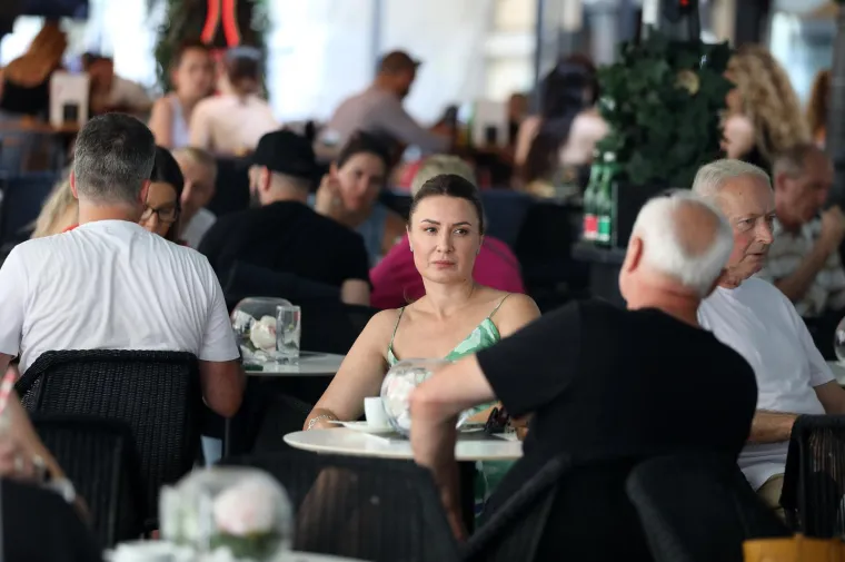 Zagrebačka &scaron;pica ni ove subote nije zakazala: Lijepa plavu&scaron;a svojim stajlingom krala pažnju i mamila poglede