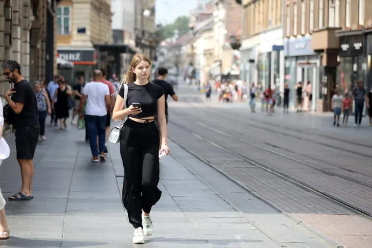 Zagrebačka &scaron;pica ni ove subote nije zakazala: Lijepa plavu&scaron;a svojim stajlingom krala pažnju i mamila poglede