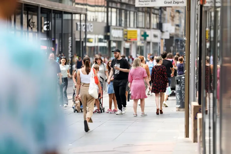 Zagrebačka &scaron;pica ni ove subote nije zakazala: Lijepa plavu&scaron;a svojim stajlingom krala pažnju i mamila poglede