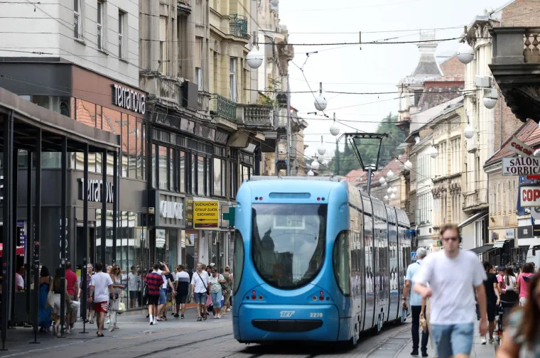 Zagrebačka &scaron;pica ni ove subote nije zakazala: Lijepa plavu&scaron;a svojim stajlingom krala pažnju i mamila poglede