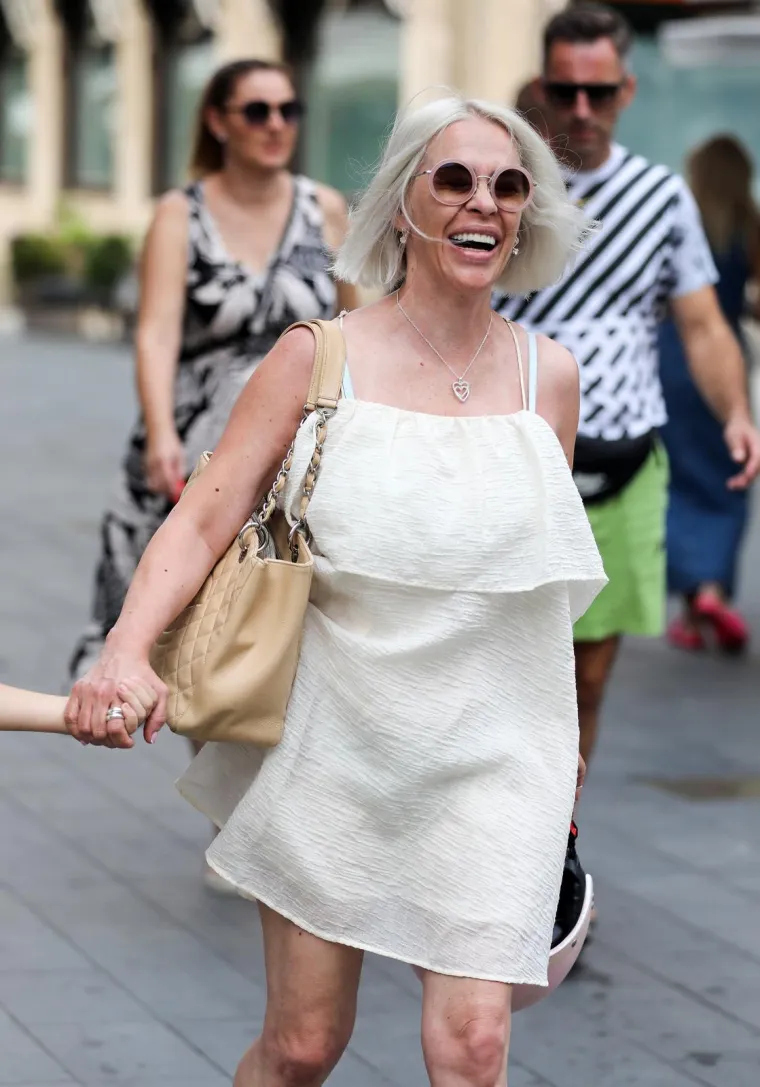 Mirela Holy se vratila omiljenoj boji, gradom se prošetao Mate Janković kao i Jasmin Agić s obitelji