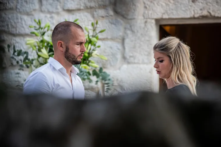 Ana Gruica se po drugi puta vjenčala sa psihijatrom Boranom Uglešićem, ovoga puta pred oltarom
