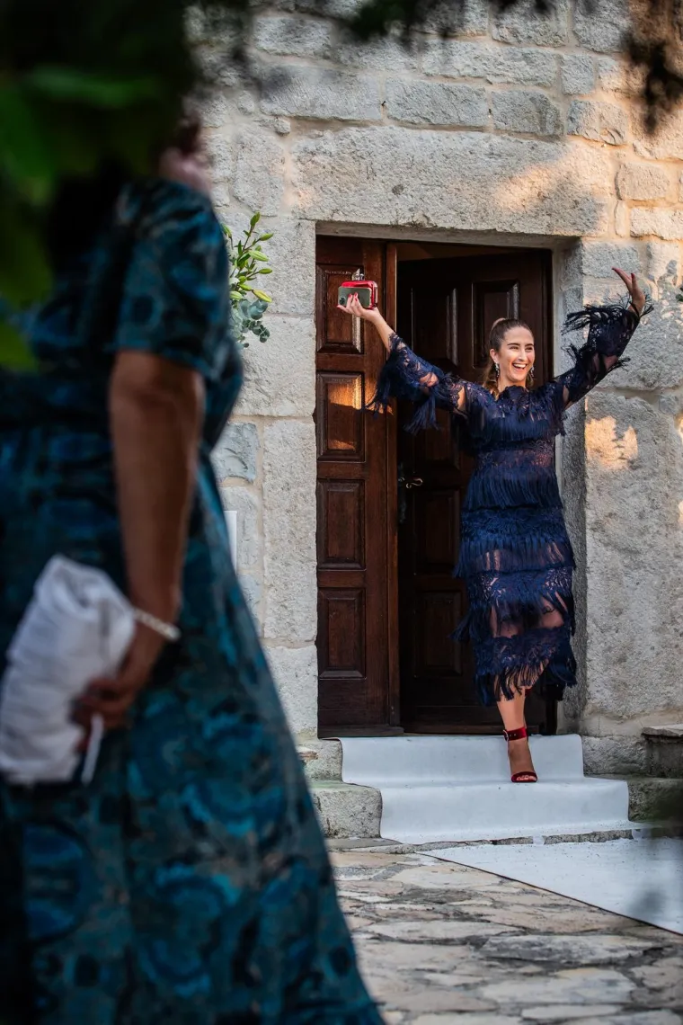 Ana Gruica se po drugi puta vjenčala sa psihijatrom Boranom Uglešićem, ovoga puta pred oltarom