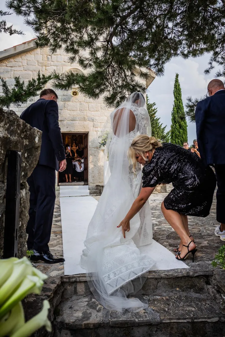 Ana Gruica se po drugi puta vjenčala sa psihijatrom Boranom Ugle&scaron;ićem, ovoga puta pred oltarom