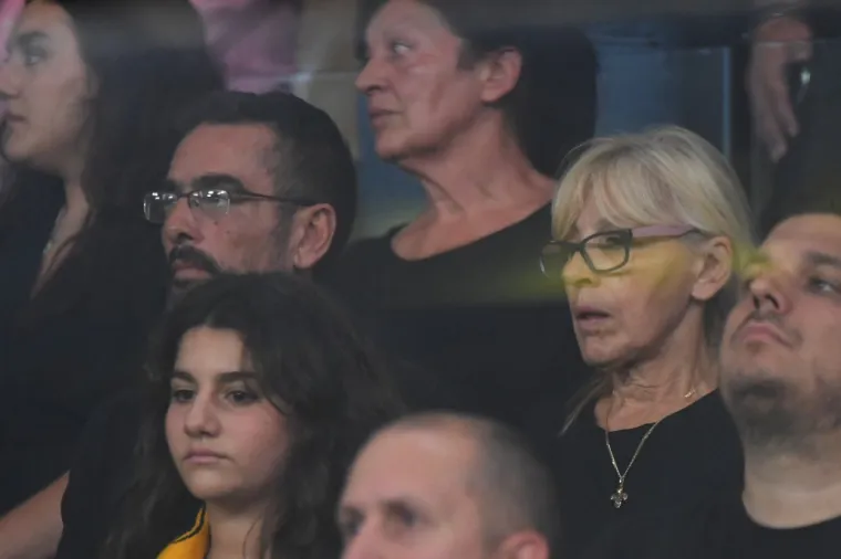 Na tribinama OPAP Areni u Ateni snimljeni su brat i majka ubijenog grčkog navijača