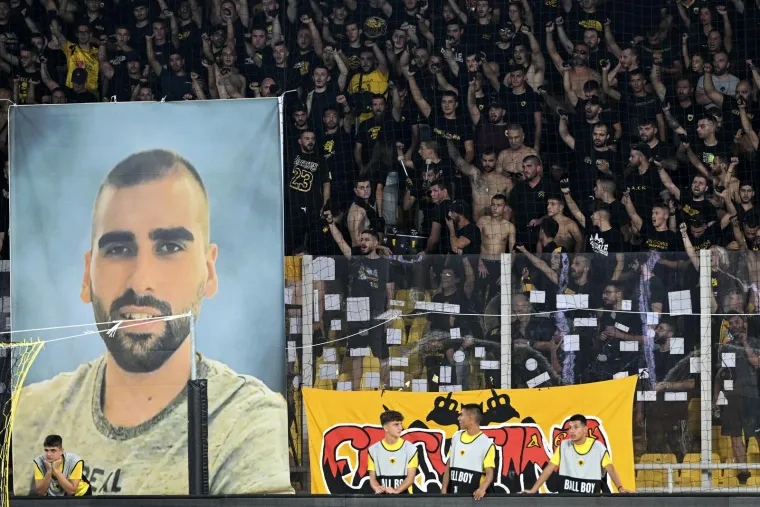 Na tribinama OPAP Areni u Ateni snimljeni su brat i majka ubijenog grčkog navijača