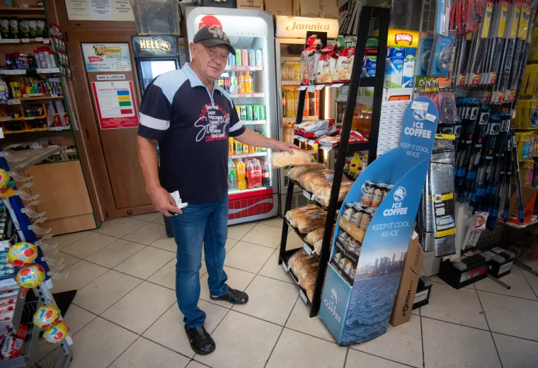 Ovo nije red za karte za nogometnu tekmu, ni za ženski WC. Ovo je red za kruh i perec