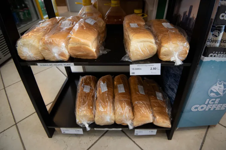 Ovo nije red za karte za nogometnu tekmu, ni za ženski WC. Ovo je red za kruh i perec