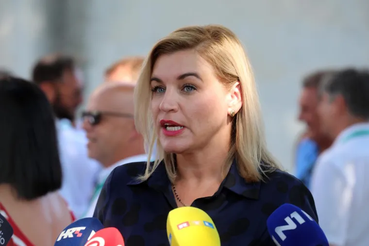 Pazite ovo, toplinski je val, a Milanović pozirao u debelom odijelu i s tamnim cvikama! Tu je bio i ležerniji Jandroković...
