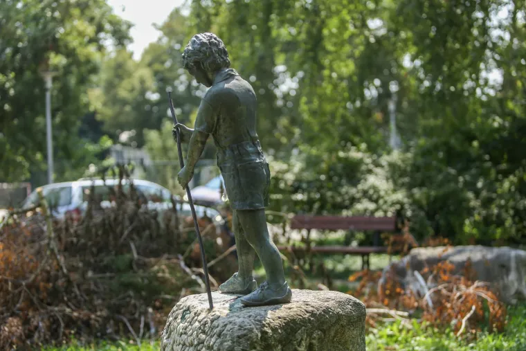 Prepoznajete li ovaj grad? Pretvara se, doslovno, u prašumu... Trebamo li se bojati lavova?