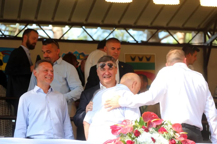 &quot;Četvrti put sam u Barbanu kao predsjednik Hrvatskog sabora. Tu se osjeća jedno posebno svečano ozračje, i zato treba zahvaliti svima koji čuvaju tradiciju, onaj dio identiteta Istre i Hrvatske koji oplemenjuje turističku ponudu, ali isto tako educira mlade naraštaje o tome kako je bilo nekad&quot;, naglasio je Jandroković.  Poručio je kako narodi koji gube korijene, nemaju svoj identitet i tradiciju, nemaju niti budućnost.