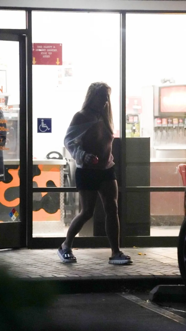 Neraspoložena, nepoče&scaron;ljana, bez grudnjaka: Britney Spears snimljena prvi put nakon razvoda i ne izgleda ba&scaron; najbolje