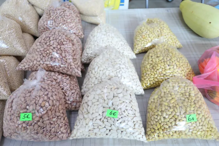 Grožđe i rajčica oko tri eura,  smokve skoro četiri, a grah &scaron;est. Ovo je ponuda na karlovačkoj tržnici