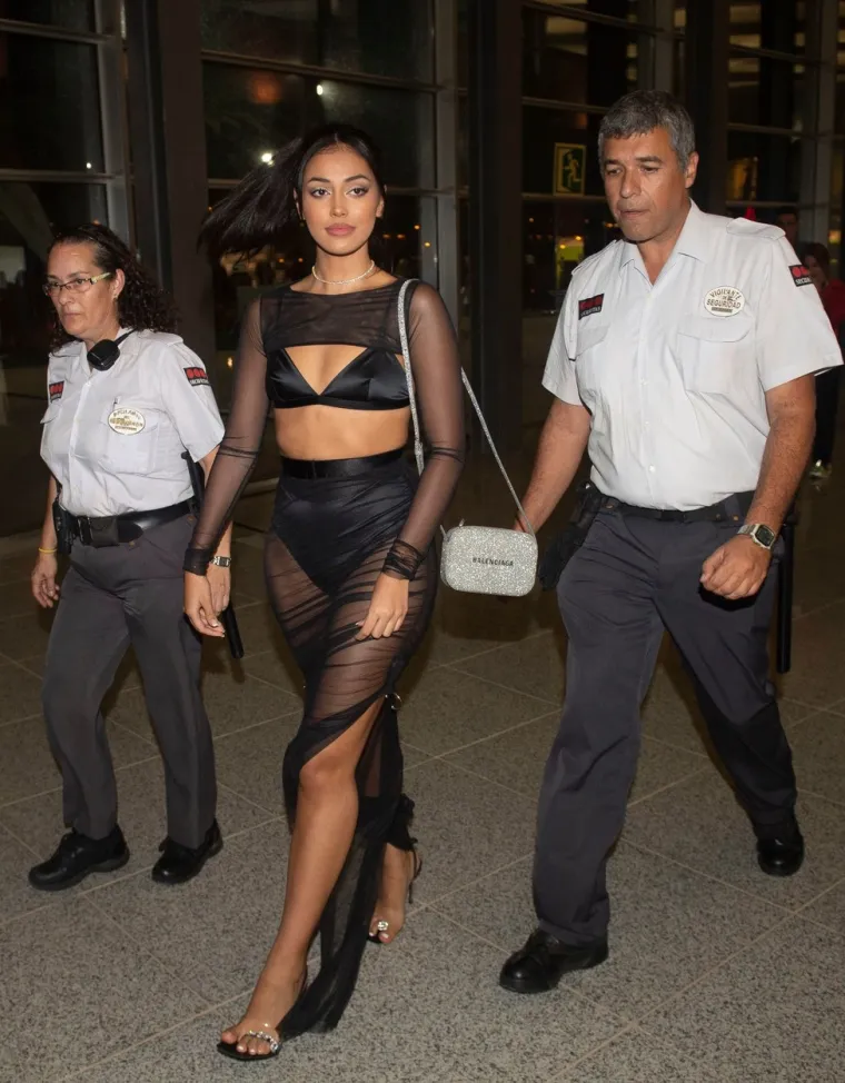 Navikli smo već od nje da provocira: Malo tko je vidio sve te ribice oko nje kada je zaronila u ovakvom izdanju