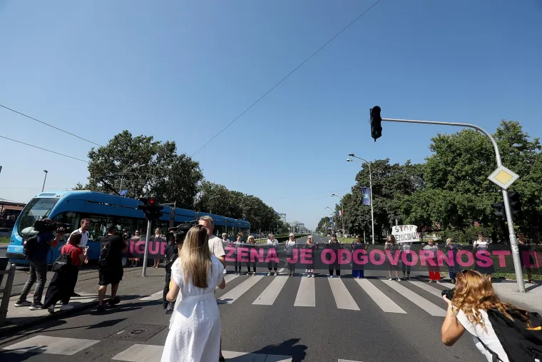Žene diljem Hrvatske prosvjeduju. U Zagrebu blokirale promet, ovo su njihovi zahtjevi