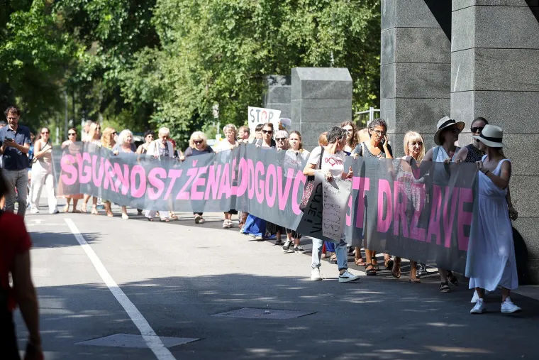 Žene diljem Hrvatske prosvjeduju. U Zagrebu blokirale promet, ovo su njihovi zahtjevi