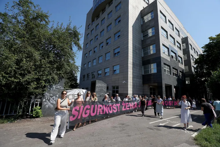 Žene diljem Hrvatske prosvjeduju. U Zagrebu blokirale promet, ovo su njihovi zahtjevi