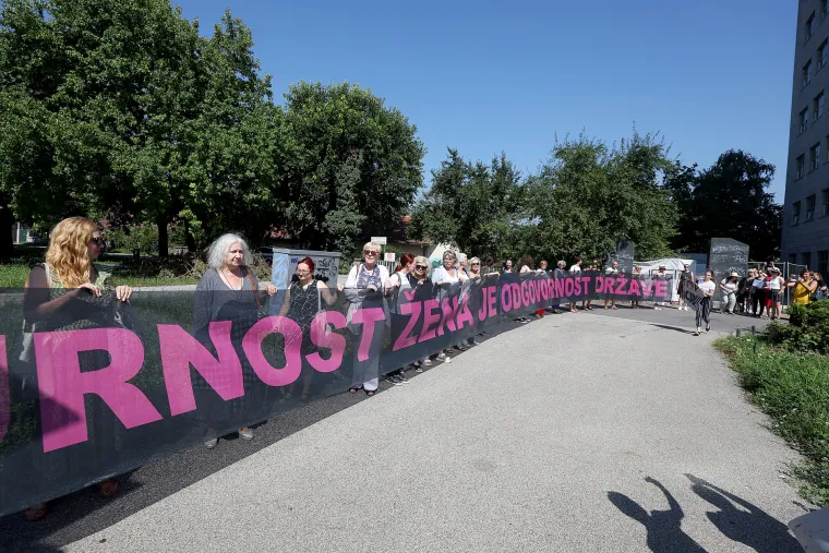 Žene diljem Hrvatske prosvjeduju. U Zagrebu blokirale promet, ovo su njihovi zahtjevi