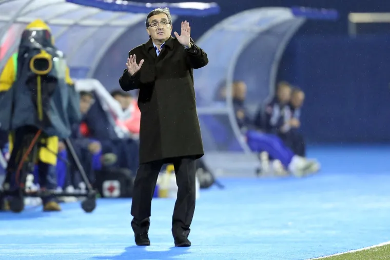 Zadnje ime koje je isplivalo ovih dana jo&scaron; je jedno poznato maksimirsko lice. Riječ je o Branku Ivankoviću, čovjeku koji je triput sjedao na Dinamovu klupu. Ivanković je čovjek s velikim trenerskim iskustvom, posebice u Aziji. Posljednjih je godina izbornik egzotičnih nacija u nogometnome smislu poput Omana i Kine.