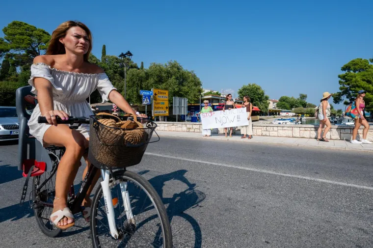 Trogir:  &bdquo;Zakon o za&scaron;titi od obiteljskog nasilja nanio je stra&scaron;nu &scaron;tetu tretirajući nasilje nad ženama kao prekr&scaron;aj, izjednačavajući ga s vožnjom bez karte u tramvaju,&ldquo; poručile su predstavnice ženskih udruga. 