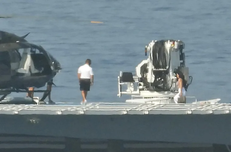 Jeste li znali da je Bezosova zaručnica poput Toma Cruisea? Upravljala je helikopterom u koji su se ukrcali kod Hvara