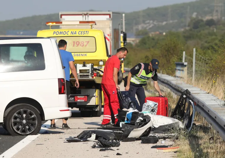 Ovo je mjesto nesreće na A1 u kojoj je sedam osoba ozlijeđeno. Sudarili su se kamion i kombi