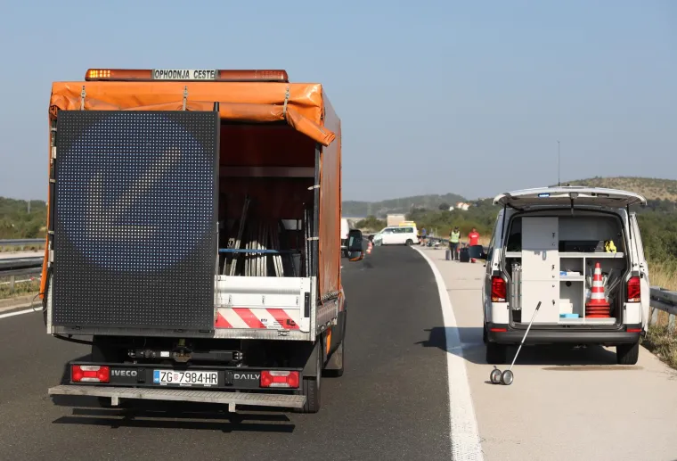 Ovo je mjesto nesreće na A1 u kojoj je sedam osoba ozlijeđeno. Sudarili su se kamion i kombi