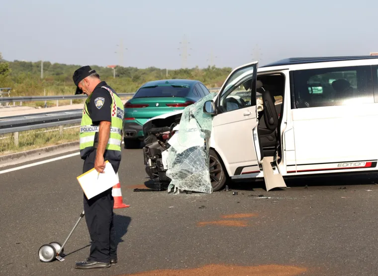 Ovo je mjesto nesreće na A1 u kojoj je sedam osoba ozlijeđeno. Sudarili su se kamion i kombi