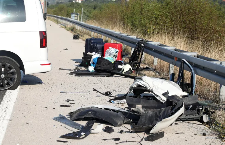 Ovo je mjesto nesreće na A1 u kojoj je sedam osoba ozlijeđeno. Sudarili su se kamion i kombi