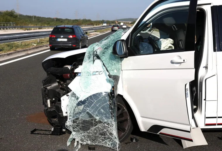 Ovo je mjesto nesreće na A1 u kojoj je sedam osoba ozlijeđeno. Sudarili su se kamion i kombi