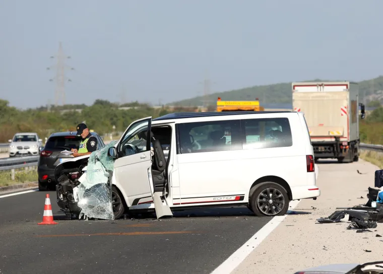 Ovo je mjesto nesreće na A1 u kojoj je sedam osoba ozlijeđeno. Sudarili su se kamion i kombi